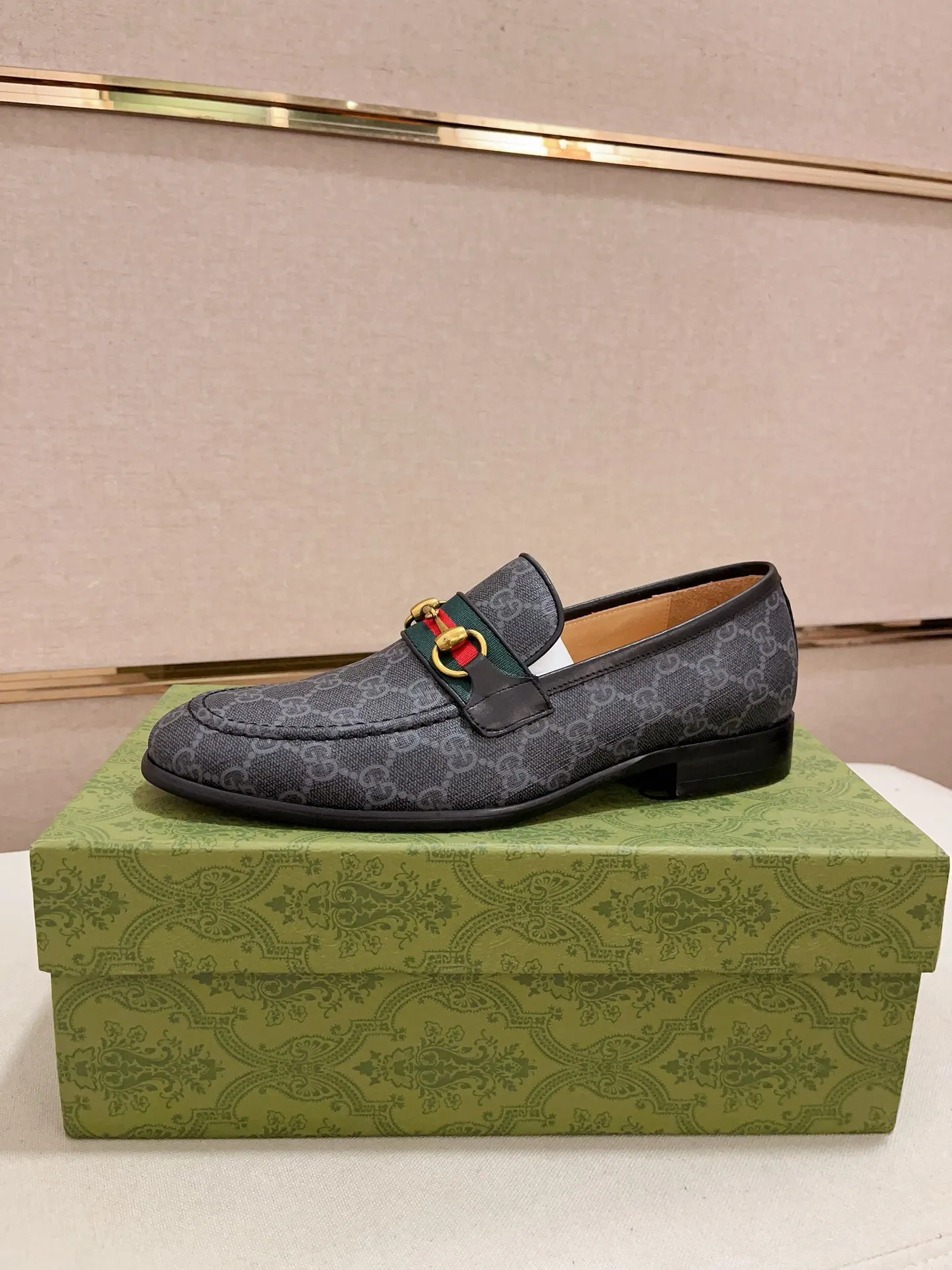 Men's shoes 💰: 520💰 (GUCCI) New product series ss hot new products 💢 💠 Casual suit shoes 👞, top imported materials Upper hardware buckles and shoe side logos, insoles and soles with brand logos 💠 💎 Upper: imported PVC material 100% 💎 Lining: cowhide/100% 💎Feet: cowhide/100% 💎Sole: rubber/100% 💎SIZE: 38 39 40 41 42 43 44 Can be customized 45